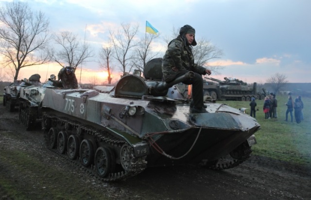 Украина направила танки и военную технику на Славянск. Народное ополчение Донбасса собирает силы для обороны.