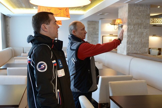 Владимир Путин лично испытал горнолыжную трассу в Сочи и осмотрел олимпийские объекты